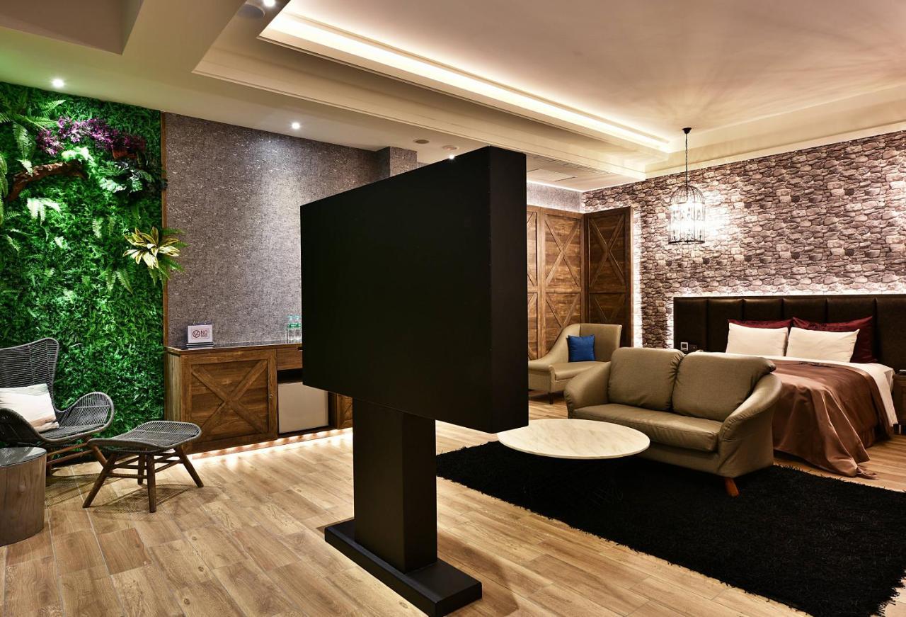 Venice Motel Taichung Eksteriør bilde