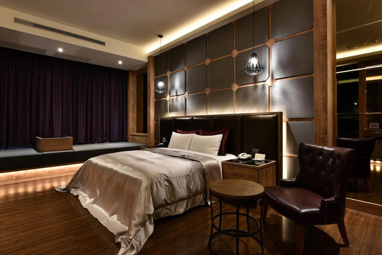 Venice Motel Taichung Eksteriør bilde