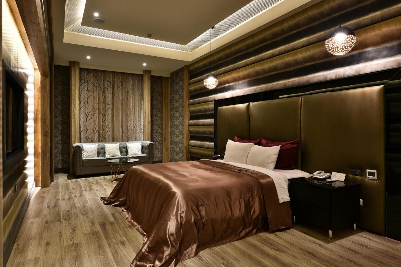 Venice Motel Taichung Eksteriør bilde