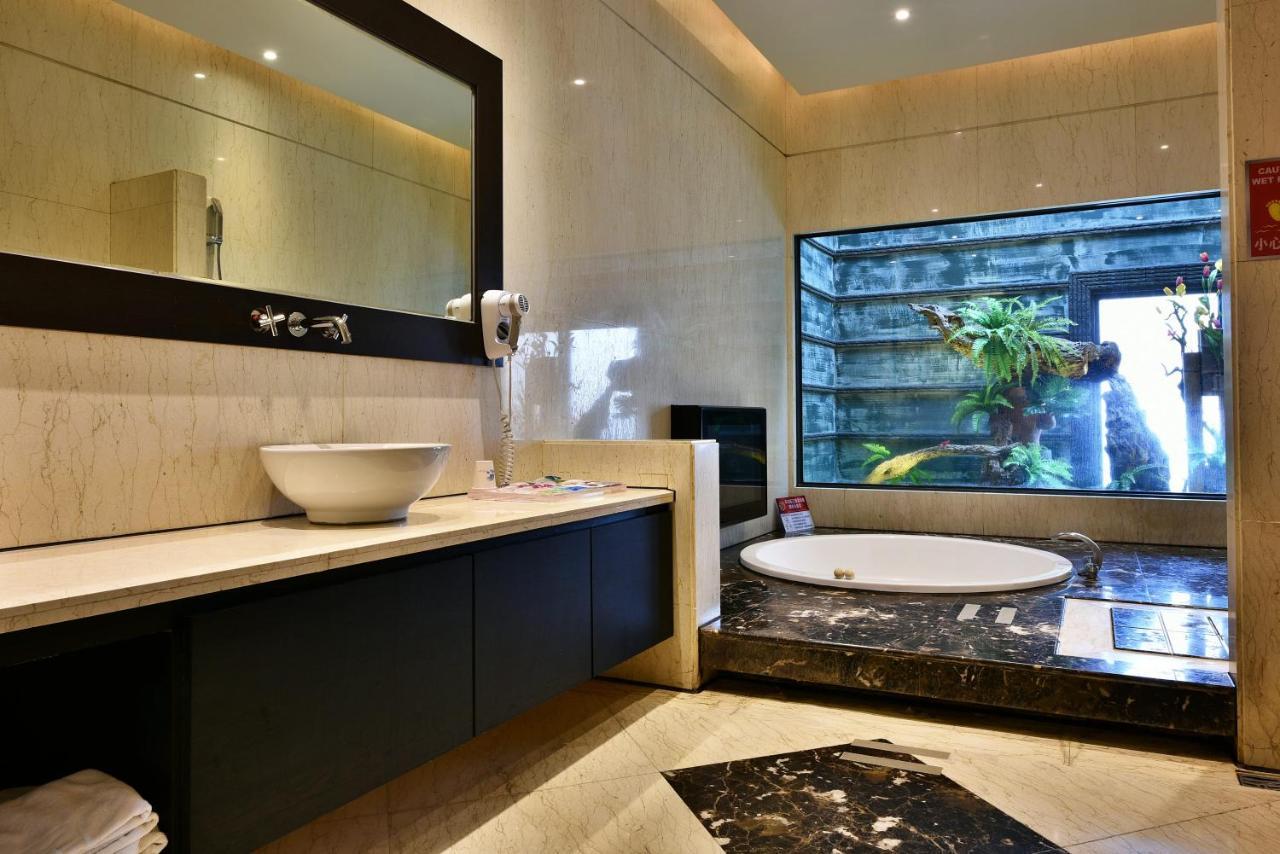 Venice Motel Taichung Eksteriør bilde