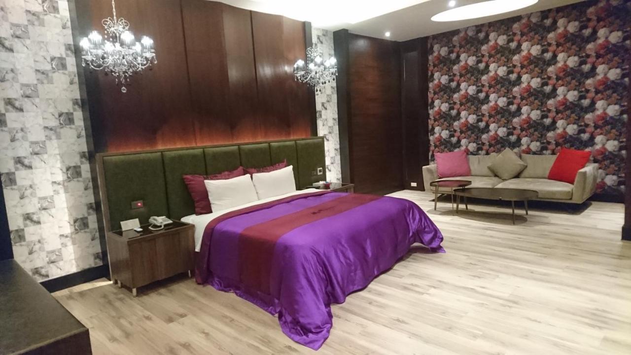 Venice Motel Taichung Eksteriør bilde