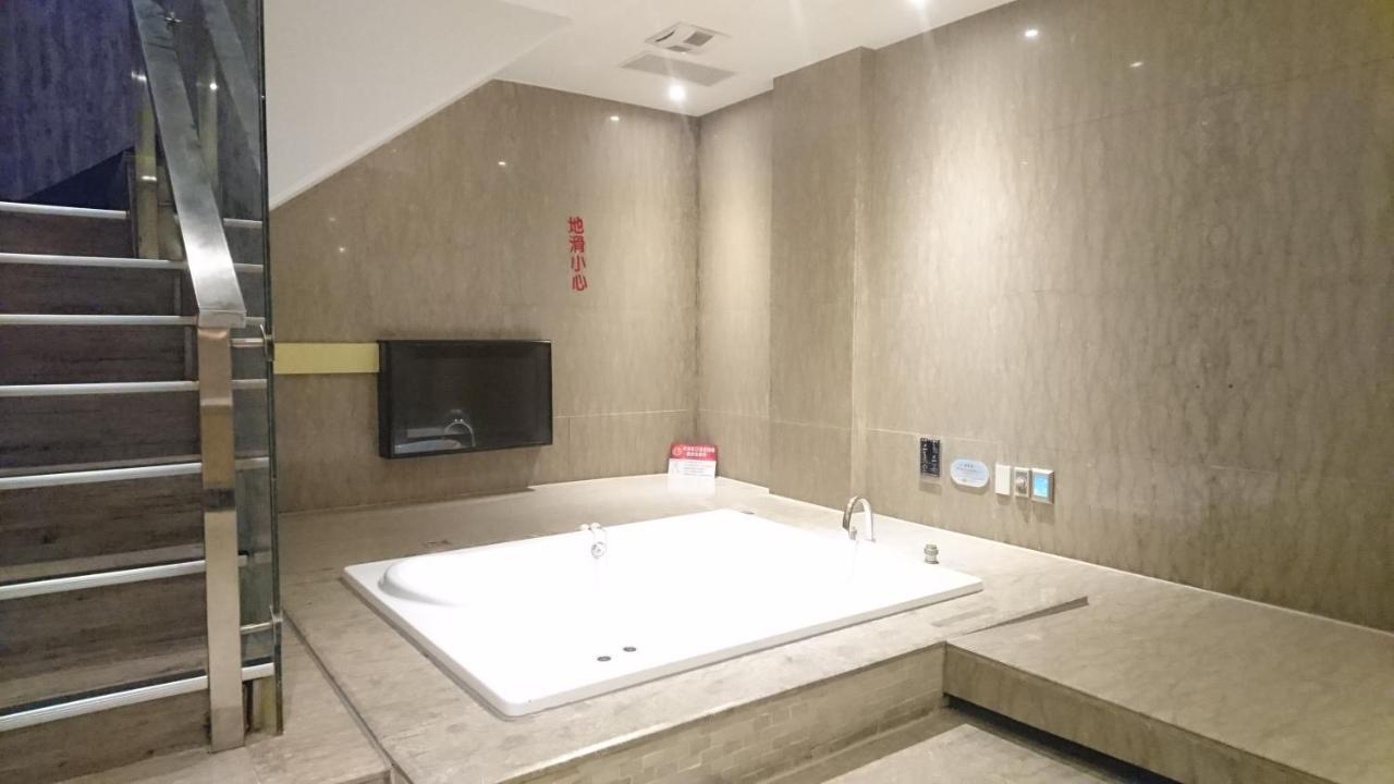Venice Motel Taichung Eksteriør bilde
