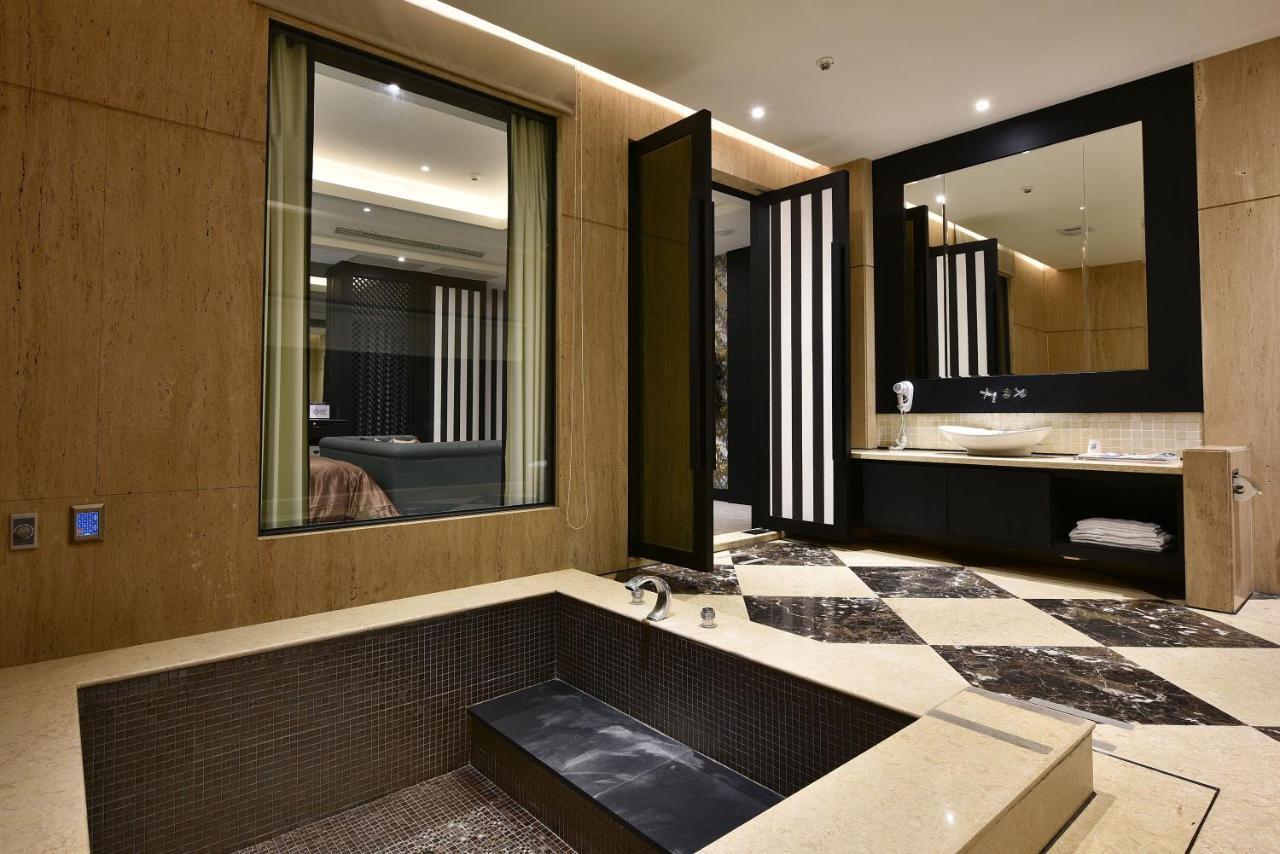 Venice Motel Taichung Eksteriør bilde