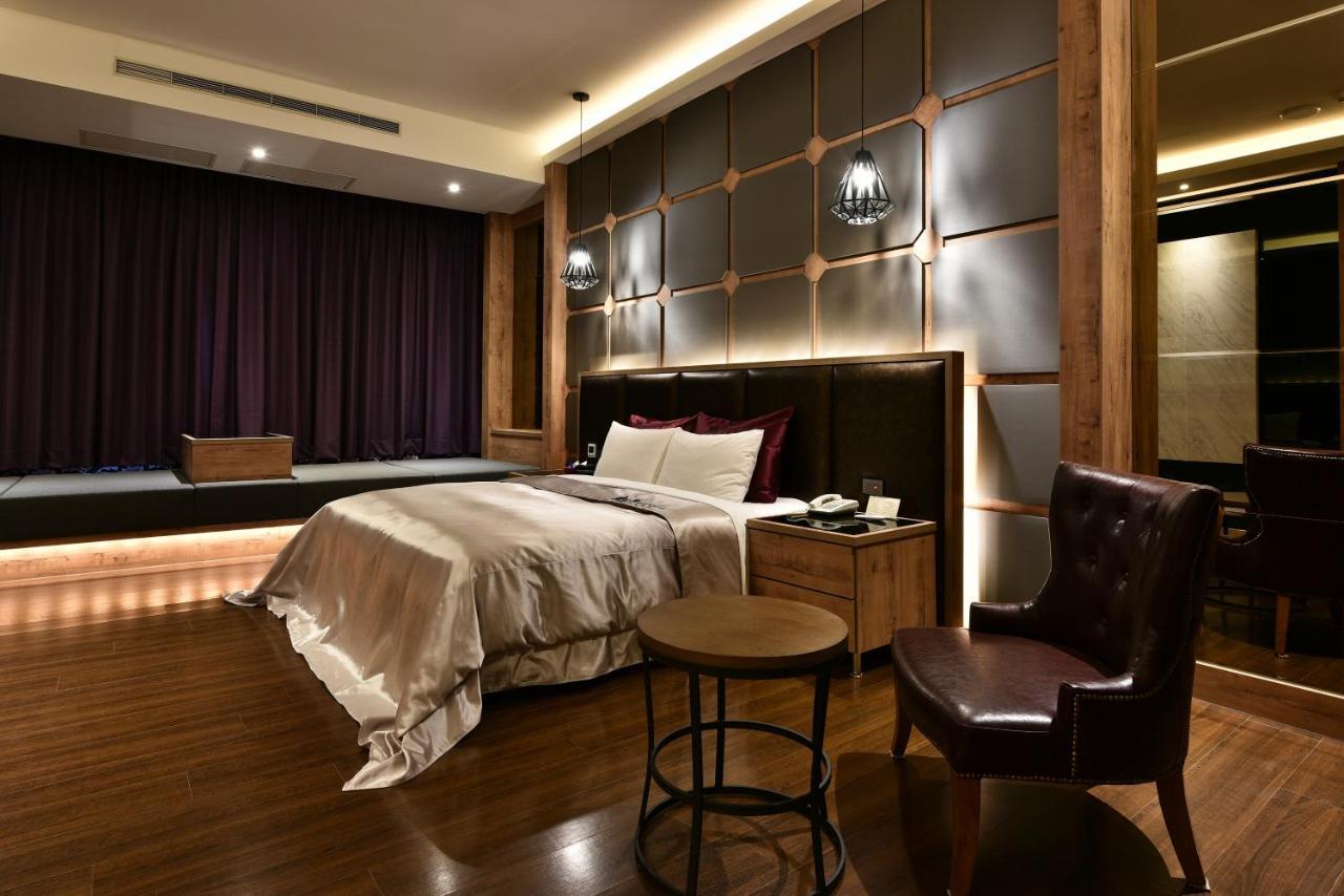 Venice Motel Taichung Eksteriør bilde